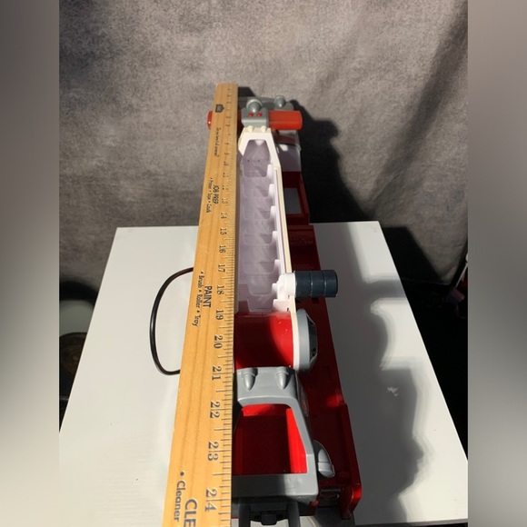 Paw Patrol Ultimate Rescue Fire Truck  Extendable 2ft Ladder Lights Siren - Picture 9 of 11